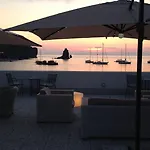 Les Sables Noirs & Hotel Vulcano (Isola)
