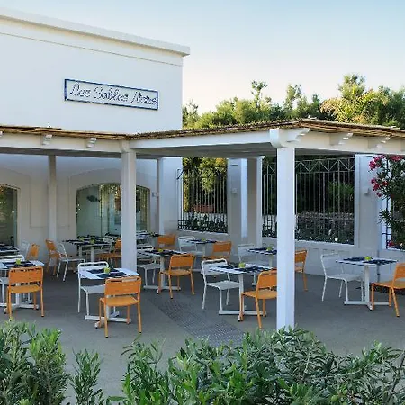 Les Sables Noirs & Hotel