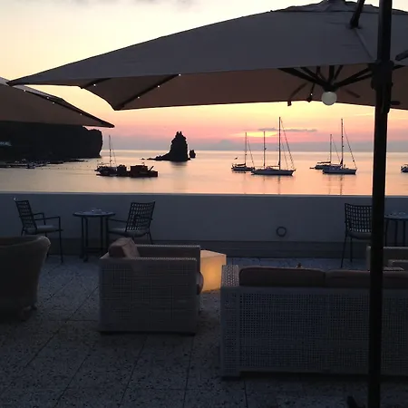 Les Sables Noirs & Hotell Vulcano (Isola)