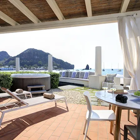 Les Sables Noirs & Hotell Vulcano (Isola)